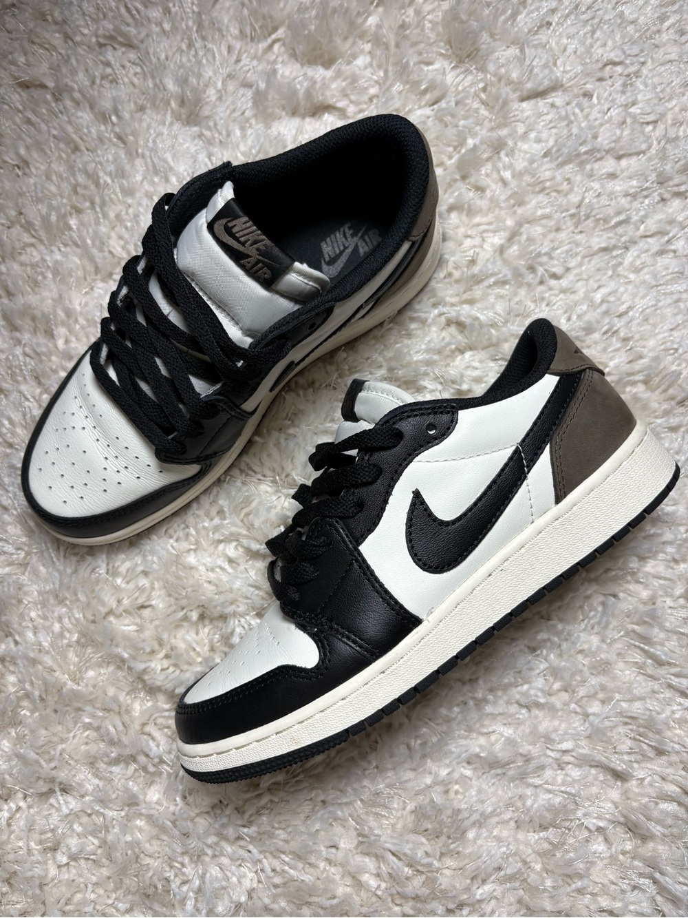 Jordan 1 Retro Low OG Mocha
